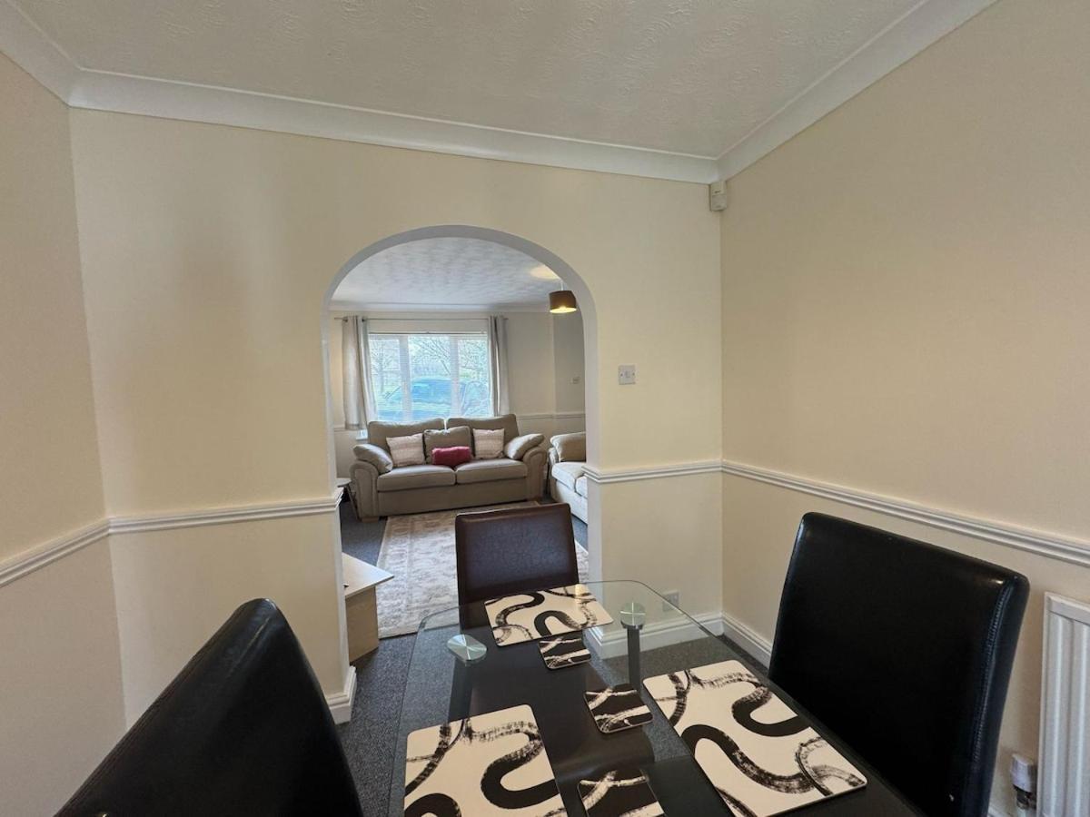 Holiday home Olive House Long Sleeps 8 Free Parking *