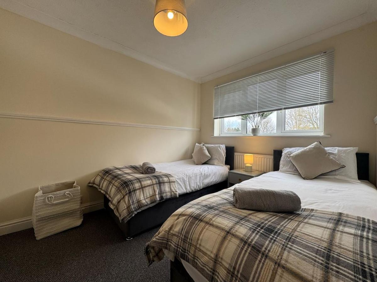 Olive House Long Sleeps 8 Free Parking * Swindon