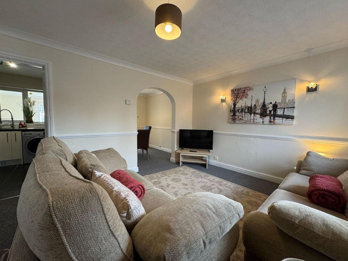 Holiday home Olive House Long Sleeps 8 Free Parking