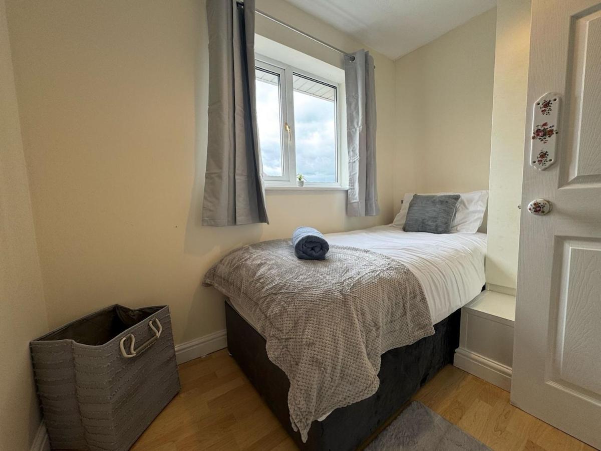 Holiday home Olive House Long Sleeps 8 Free Parking
