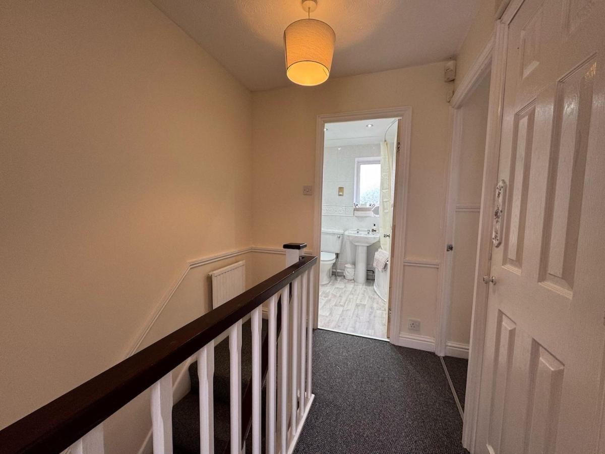 Olive House Long Sleeps 8 Free Parking * Swindon